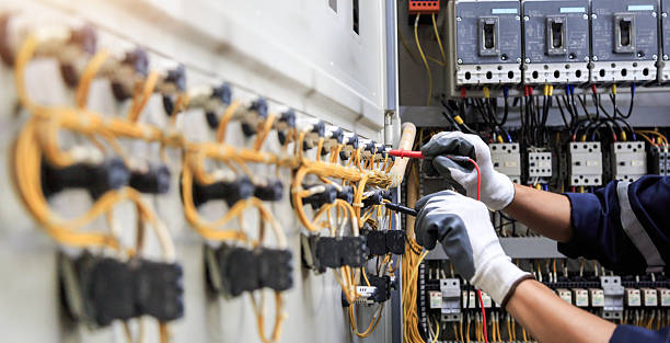 Professional Electrician technician working in Hawthorne, FL